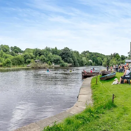 Riverside Walk Уитби
